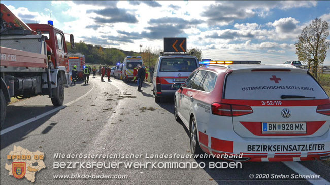 20201105 Verkehrsunfall in der Auffahrtsrampe der Autobahnanschlussstelle Kottingbrunn Richtung Wien Foto: © Stefan Schneider BFK BADEN 20201105 Verkehrsunfall in der Auffahrtsrampe der Autobahnanschlussstelle Kottingbrunn Richtung Wien Foto: © Stefan Schneider BFK BADEN