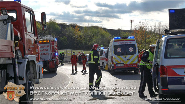 20201105 Verkehrsunfall in der Auffahrtsrampe der Autobahnanschlussstelle Kottingbrunn Richtung Wien Foto: © Stefan Schneider BFK BADEN 20201105 Verkehrsunfall in der Auffahrtsrampe der Autobahnanschlussstelle Kottingbrunn Richtung Wien Foto: © Stefan Schneider BFK BADEN