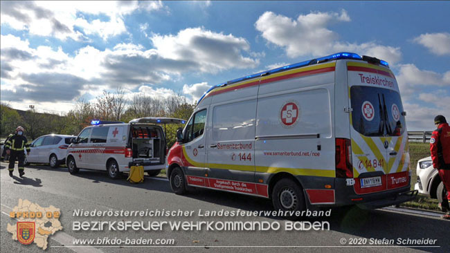 20201105 Verkehrsunfall in der Auffahrtsrampe der Autobahnanschlussstelle Kottingbrunn Richtung Wien Foto: © Stefan Schneider BFK BADEN 20201105 Verkehrsunfall in der Auffahrtsrampe der Autobahnanschlussstelle Kottingbrunn Richtung Wien Foto: © Stefan Schneider BFK BADEN