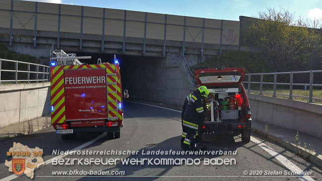 20201105 Verkehrsunfall in der Auffahrtsrampe der Autobahnanschlussstelle Kottingbrunn Richtung Wien Foto: © Stefan Schneider BFK BADEN 20201105 Verkehrsunfall in der Auffahrtsrampe der Autobahnanschlussstelle Kottingbrunn Richtung Wien Foto: © Stefan Schneider BFK BADEN