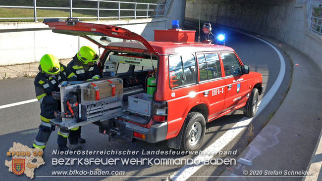20201105 Verkehrsunfall in der Auffahrtsrampe der Autobahnanschlussstelle Kottingbrunn Richtung Wien Foto: © Stefan Schneider BFK BADEN 20201105 Verkehrsunfall in der Auffahrtsrampe der Autobahnanschlussstelle Kottingbrunn Richtung Wien Foto: © Stefan Schneider BFK BADEN