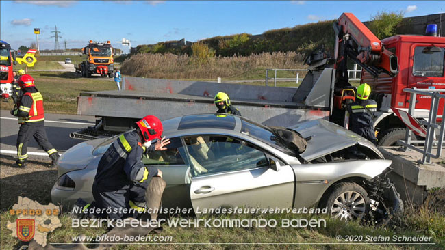 20201105 Verkehrsunfall in der Auffahrtsrampe der Autobahnanschlussstelle Kottingbrunn Richtung Wien Foto: © Stefan Schneider BFK BADEN 20201105 Verkehrsunfall in der Auffahrtsrampe der Autobahnanschlussstelle Kottingbrunn Richtung Wien Foto: © Stefan Schneider BFK BADEN