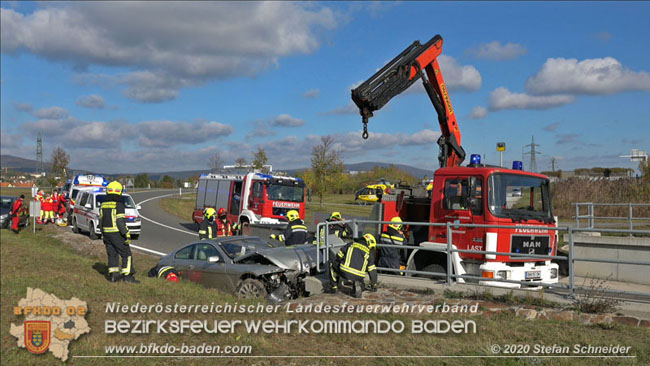 20201105 Verkehrsunfall in der Auffahrtsrampe der Autobahnanschlussstelle Kottingbrunn Richtung Wien Foto: © Stefan Schneider BFK BADEN 20201105 Verkehrsunfall in der Auffahrtsrampe der Autobahnanschlussstelle Kottingbrunn Richtung Wien Foto: © Stefan Schneider BFK BADEN