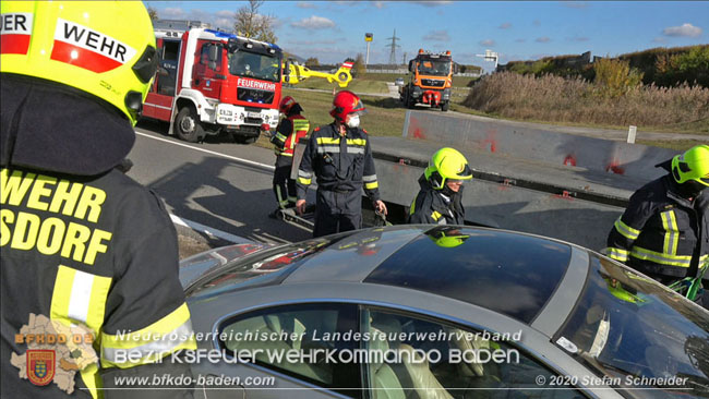 20201105 Verkehrsunfall in der Auffahrtsrampe der Autobahnanschlussstelle Kottingbrunn Richtung Wien Foto: © Stefan Schneider BFK BADEN 20201105 Verkehrsunfall in der Auffahrtsrampe der Autobahnanschlussstelle Kottingbrunn Richtung Wien Foto: © Stefan Schneider BFK BADEN