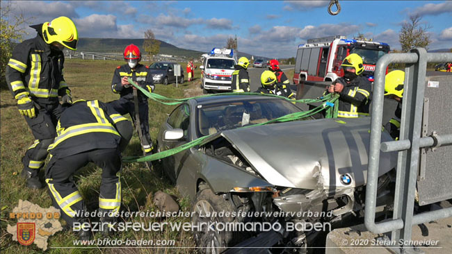 20201105 Verkehrsunfall in der Auffahrtsrampe der Autobahnanschlussstelle Kottingbrunn Richtung Wien Foto: © Stefan Schneider BFK BADEN 20201105 Verkehrsunfall in der Auffahrtsrampe der Autobahnanschlussstelle Kottingbrunn Richtung Wien Foto: © Stefan Schneider BFK BADEN