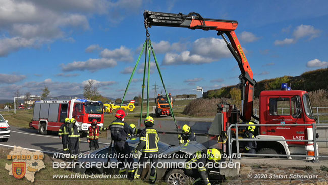 20201105 Verkehrsunfall in der Auffahrtsrampe der Autobahnanschlussstelle Kottingbrunn Richtung Wien Foto: © Stefan Schneider BFK BADEN 20201105 Verkehrsunfall in der Auffahrtsrampe der Autobahnanschlussstelle Kottingbrunn Richtung Wien Foto: © Stefan Schneider BFK BADEN