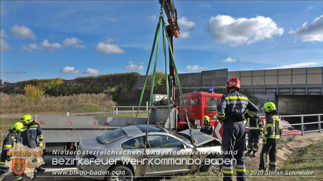 20201105 Verkehrsunfall in der Auffahrtsrampe der Autobahnanschlussstelle Kottingbrunn Richtung Wien Foto: © Stefan Schneider BFK BADEN 20201105 Verkehrsunfall in der Auffahrtsrampe der Autobahnanschlussstelle Kottingbrunn Richtung Wien Foto: © Stefan Schneider BFK BADEN