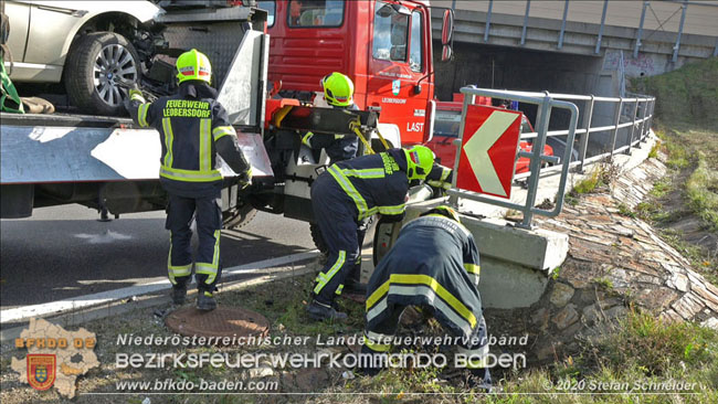 20201105 Verkehrsunfall in der Auffahrtsrampe der Autobahnanschlussstelle Kottingbrunn Richtung Wien Foto: © Stefan Schneider BFK BADEN 20201105 Verkehrsunfall in der Auffahrtsrampe der Autobahnanschlussstelle Kottingbrunn Richtung Wien Foto: © Stefan Schneider BFK BADEN