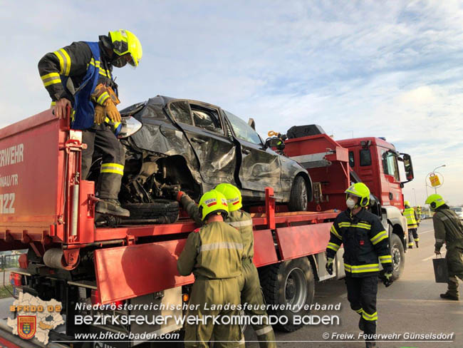 20201114 Verkehrsunfall auf der LB17 in Günselsdorf  Foto: © Christopher Neumayer FF Günselsdorf 