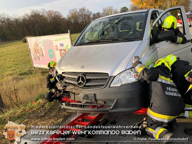 20201114 Verkehrsunfall auf der LB17 in Günselsdorf  Foto: © Christopher Neumayer FF Günselsdorf 