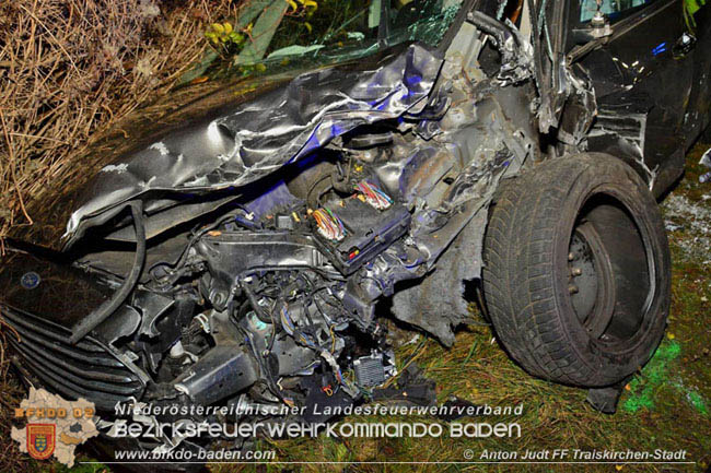 20201117 Verkehrsunfall auf der L157 Umfahrung Oeynhausen  Foto: © Anton Judt FF Traiskirchen-Stadt 