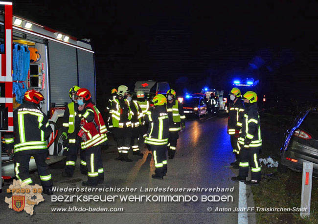 20201117 Verkehrsunfall auf der L157 Umfahrung Oeynhausen  Foto: © Anton Judt FF Traiskirchen-Stadt 