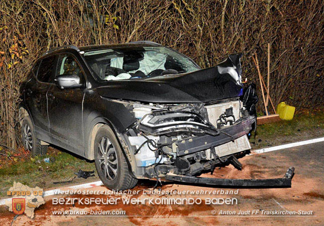 20201117 Verkehrsunfall auf der L157 Umfahrung Oeynhausen  Foto: © Anton Judt FF Traiskirchen-Stadt 