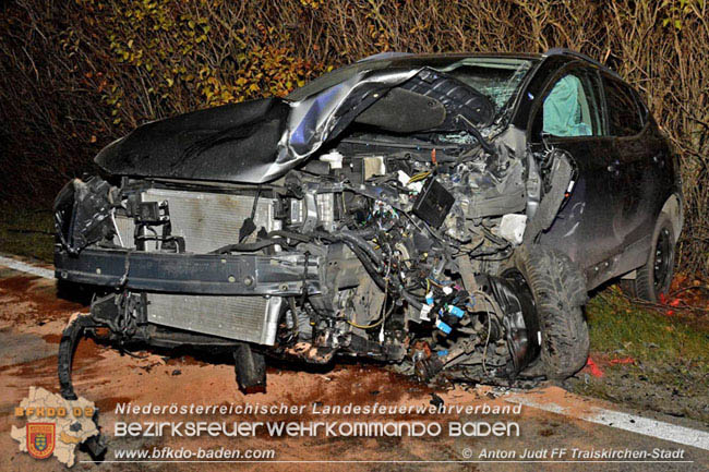 20201117 Verkehrsunfall auf der L157 Umfahrung Oeynhausen  Foto: © Anton Judt FF Traiskirchen-Stadt 
