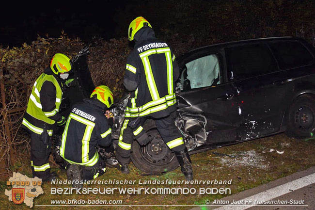 20201117 Verkehrsunfall auf der L157 Umfahrung Oeynhausen  Foto: © Anton Judt FF Traiskirchen-Stadt 