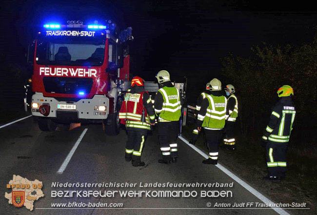 20201117 Verkehrsunfall auf der L157 Umfahrung Oeynhausen  Foto: © Anton Judt FF Traiskirchen-Stadt 