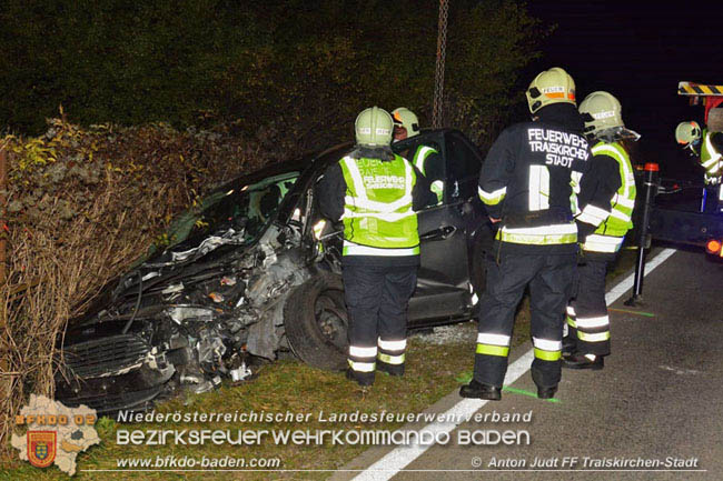 20201117 Verkehrsunfall auf der L157 Umfahrung Oeynhausen  Foto: © Anton Judt FF Traiskirchen-Stadt 