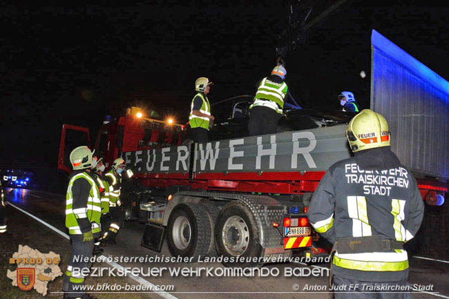 20201117 Verkehrsunfall auf der L157 Umfahrung Oeynhausen  Foto: © Anton Judt FF Traiskirchen-Stadt 
