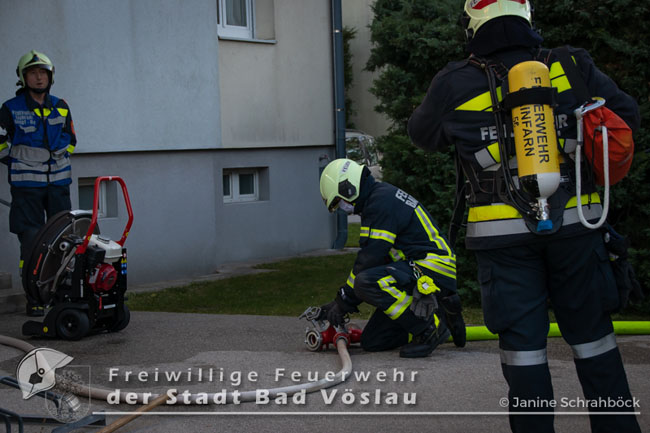 20201118 Wohnungsbrand in Bad Voeslau  Foto: © Janine Schrahboeck FF Stadt Bad Voeslau 