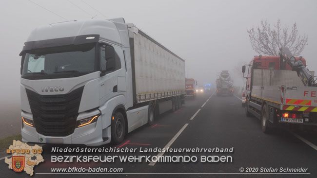 20201124 Schwerer Verkehrsunfall auf der LB17 zwischen Teesdorf und Günseldorf Foto: © Stefan Schneider BFKDO Baden 20201124 Schwerer Verkehrsunfall auf der LB17 zwischen Teesdorf und Günseldorf Foto: © Stefan Schneider BFKDO Baden