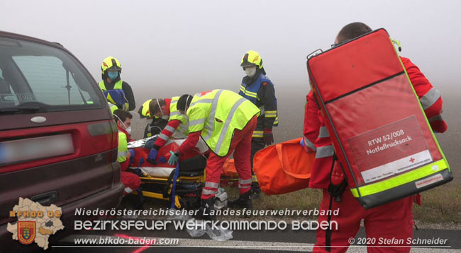 20201124 Schwerer Verkehrsunfall auf der LB17 zwischen Teesdorf und Günseldorf  Foto: © Stefan Schneider BFKDO Baden