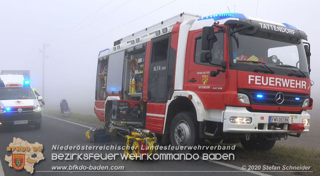 20201124 Schwerer Verkehrsunfall auf der LB17 zwischen Teesdorf und Günseldorf  Foto: © Stefan Schneider BFKDO Baden