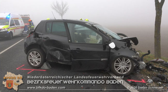 20201124 Schwerer Verkehrsunfall auf der LB17 zwischen Teesdorf und Günselsdorf  Foto: © Stefan Schneider BFKDO Baden