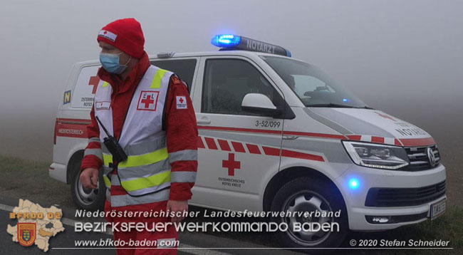 20201124 Schwerer Verkehrsunfall auf der LB17 zwischen Teesdorf und Günselsdorf  Foto: © Stefan Schneider BFKDO Baden