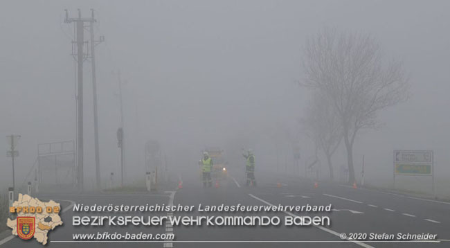 20201124 Schwerer Verkehrsunfall auf der LB17 zwischen Teesdorf und Günselsdorf  Foto: © Stefan Schneider BFKDO Baden