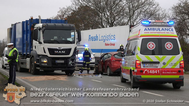 20201126 Schwerer Verkehrsunfall auf der LB210 im Freilandgebiet Traiskirchen-Tribuswinkel   Foto: © Stefan Schneider BFKDO BADEN
