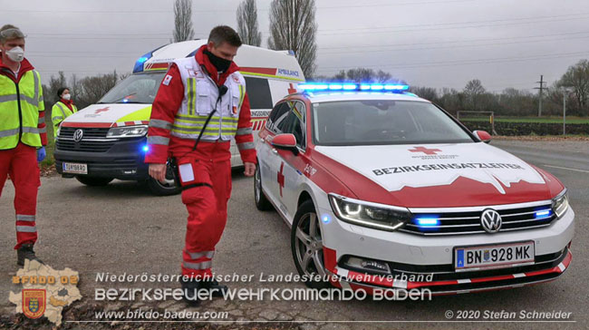 20201126 Schwerer Verkehrsunfall auf der LB210 im Freilandgebiet Traiskirchen-Tribuswinkel   Foto: © Stefan Schneider BFKDO BADEN
