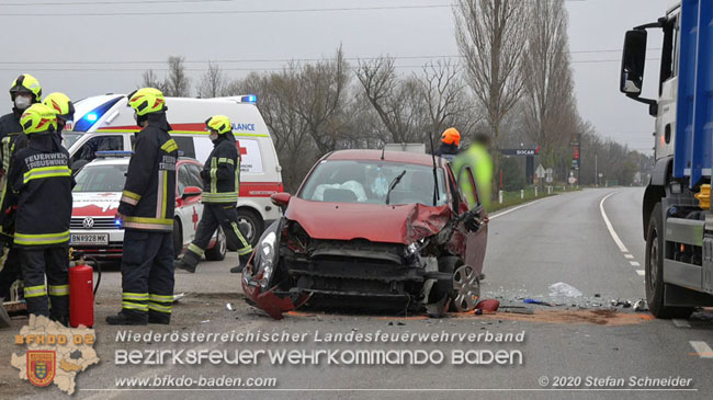 20201126 Schwerer Verkehrsunfall auf der LB210 im Freilandgebiet Traiskirchen-Tribuswinkel   Foto: © Stefan Schneider BFKDO BADEN