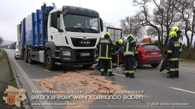 20201126 Schwerer Verkehrsunfall auf der LB210 im Freilandgebiet Traiskirchen-Tribuswinkel   Foto: © Stefan Schneider BFKDO BADEN