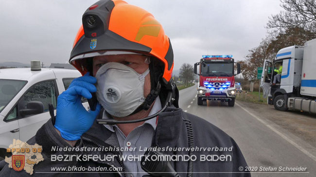 20201126 Schwerer Verkehrsunfall auf der LB210 im Freilandgebiet Traiskirchen-Tribuswinkel   Foto: © Stefan Schneider BFKDO BADEN