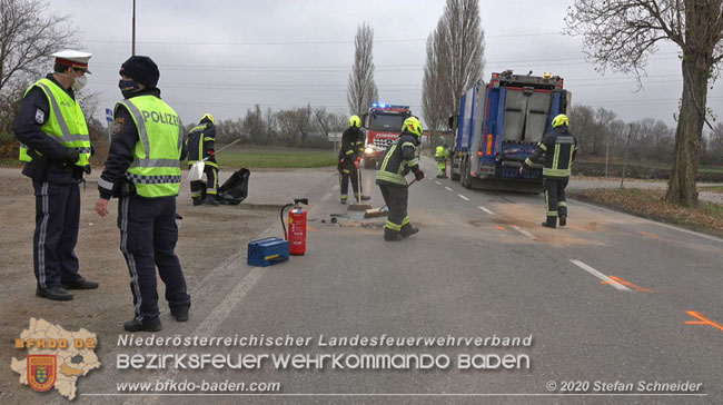 20201126 Schwerer Verkehrsunfall auf der LB210 im Freilandgebiet Traiskirchen-Tribuswinkel   Foto: © Stefan Schneider BFKDO BADEN