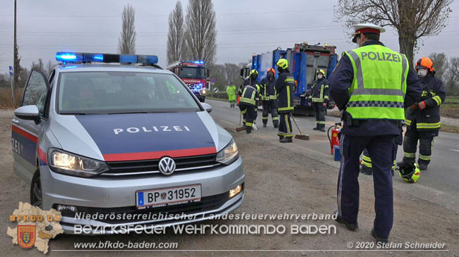 20201126 Schwerer Verkehrsunfall auf der LB210 im Freilandgebiet Traiskirchen-Tribuswinkel   Foto: © Stefan Schneider BFKDO BADEN