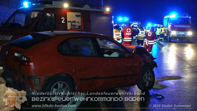 20201130 Verkehrsunfall auf der A2 Südautobahn Höhe Traiskirchen  Foto © Stefan Schneider BFK Baden