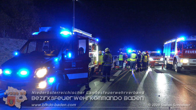 20201130 Verkehrsunfall auf der A2 Südautobahn Höhe Traiskirchen  Foto © Stefan Schneider BFK Baden