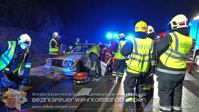 20201130 Verkehrsunfall auf der A2 Südautobahn Höhe Traiskirchen  Foto © Stefan Schneider BFK Baden