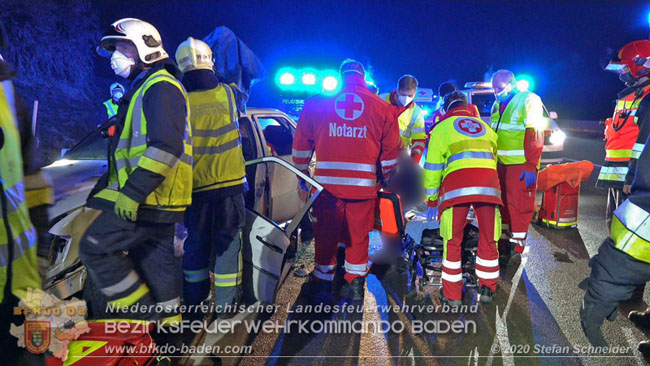 20201130 Verkehrsunfall auf der A2 Südautobahn Höhe Traiskirchen  Foto © Stefan Schneider BFK Baden
