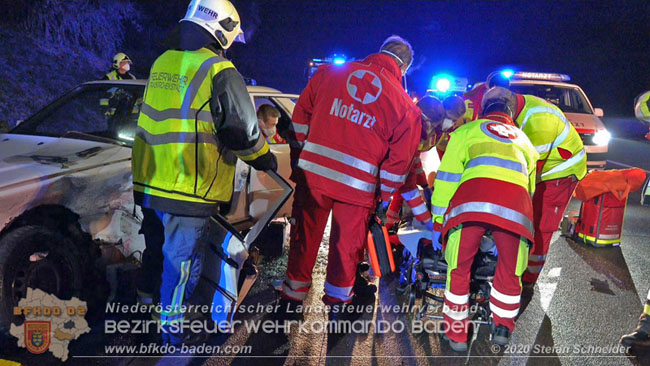 20201130 Verkehrsunfall auf der A2 Südautobahn Höhe Traiskirchen  Foto © Stefan Schneider BFK Baden