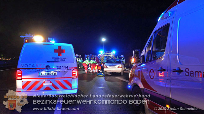 20201130 Verkehrsunfall auf der A2 Südautobahn Höhe Traiskirchen  Foto © Stefan Schneider BFK Baden