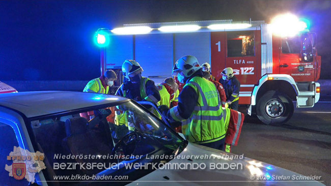 20201130 Verkehrsunfall auf der A2 Südautobahn Höhe Traiskirchen  Foto © Stefan Schneider BFK Baden