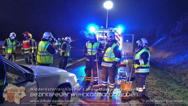 20201130 Verkehrsunfall auf der A2 Südautobahn Höhe Traiskirchen  Foto © Stefan Schneider BFK Baden