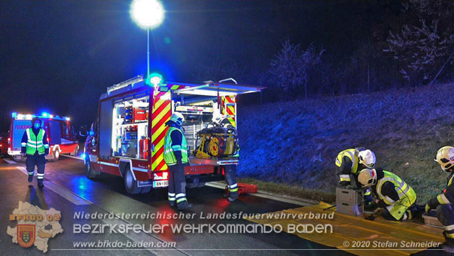 20201130 Verkehrsunfall auf der A2 Südautobahn Höhe Traiskirchen  Foto © Stefan Schneider BFK Baden