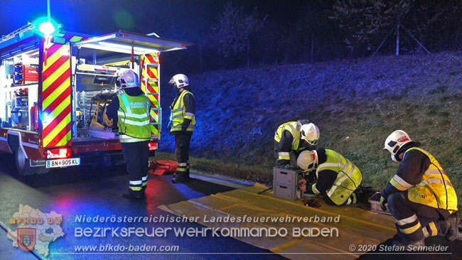20201130 Verkehrsunfall auf der A2 Südautobahn Höhe Traiskirchen  Foto © Stefan Schneider BFK Baden