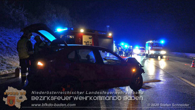 20201130 Verkehrsunfall auf der A2 Südautobahn Höhe Traiskirchen  Foto © Stefan Schneider BFK Baden