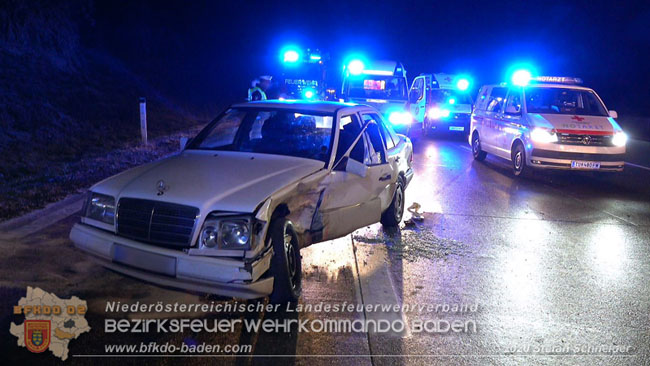 20201130 Verkehrsunfall auf der A2 Südautobahn Höhe Traiskirchen  Foto © Stefan Schneider BFK Baden