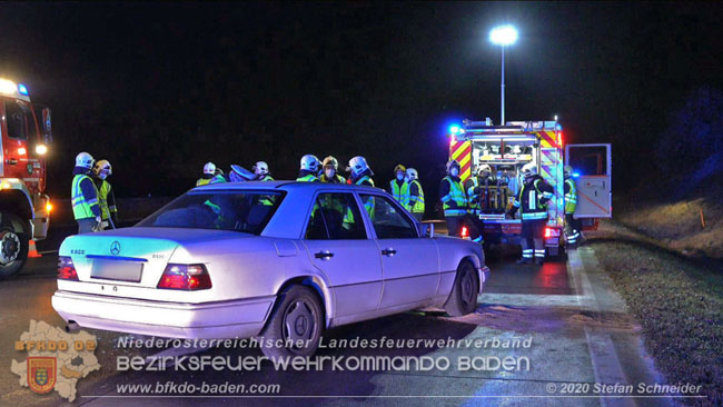 20201130 Verkehrsunfall auf der A2 Südautobahn Höhe Traiskirchen  Foto © Stefan Schneider BFK Baden