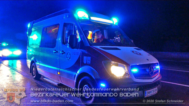 20201130 Verkehrsunfall auf der A2 Südautobahn Höhe Traiskirchen  Foto © Stefan Schneider BFK Baden
